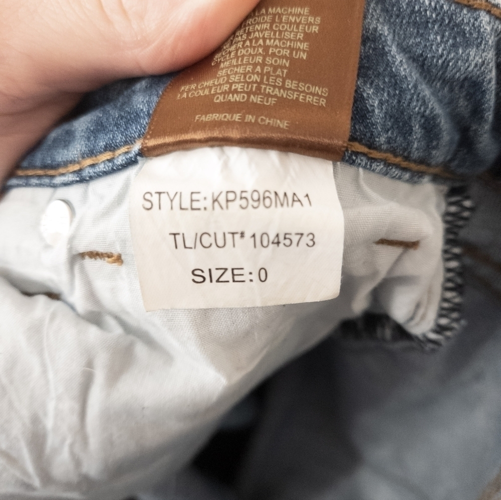 Kut from the Kloth Cameron straight leg size 0 - Picture 7 of 7